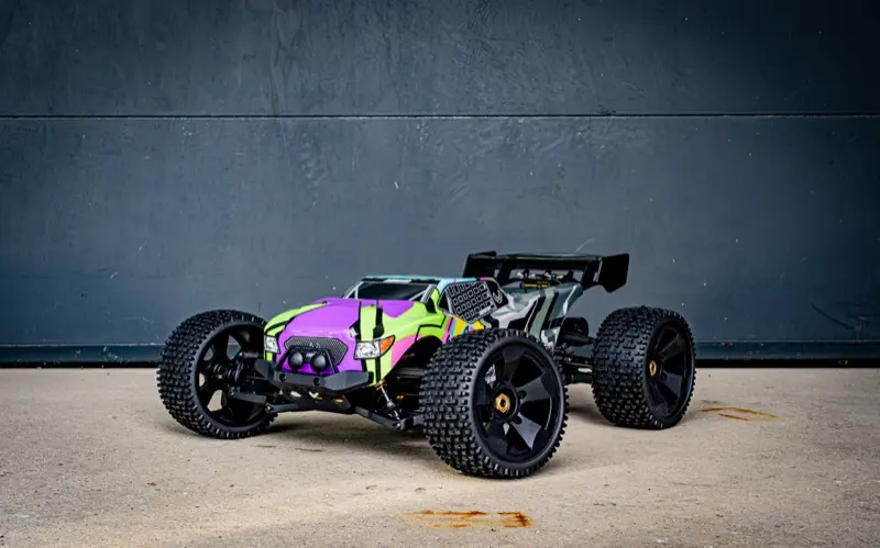 Absima 13103G-NEO ABSIMA Guardian / Torch 1:8 4WD Brushless Stunt Truck 2-in-1 RTR grün/neo Detail 2 Absima 13103G-NEO Detail 2