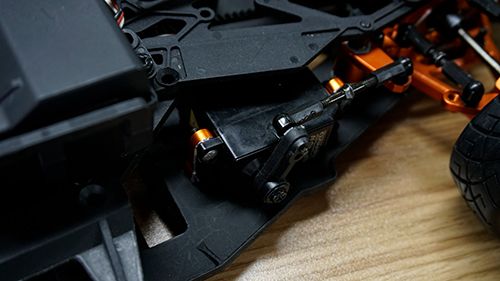 Yeah Racing YA-0538OR Alu.-Servohalter variable Höhe orange Detail 2 Yeah Racing YA-0538OR Detail 2