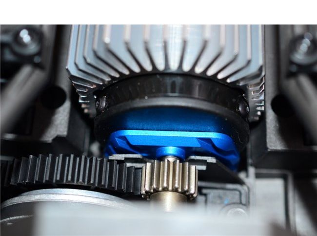 GPM TXM018GS X-Maxx Alu.-Motorhalter gerippt grau Detail 1 GPM TXM018GS Detail 1