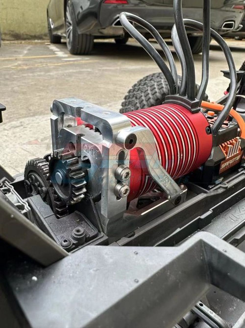 GPM XRT038AB XRT/X-Maxx BigBlock-Motorhalter 7075 Alu blau Detail 1 GPM XRT038AB Detail 1