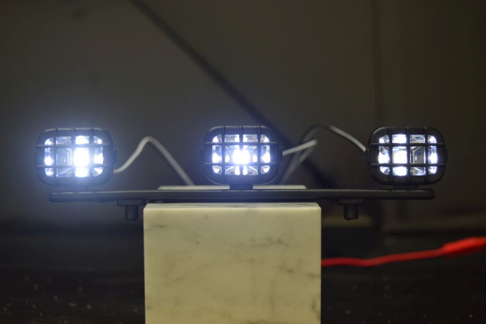 Absima 2320040 Lichtleiste mit LED´s inkl. Schrauben 15cm Detail 3 Absima 2320040 Detail 3